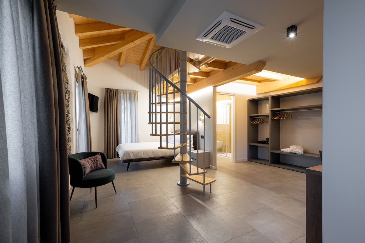 Deluxe Room, 1 Queen Bed, Mountain View