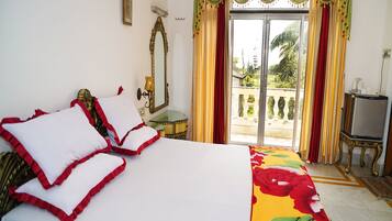 Desk, free WiFi, bed sheets