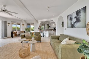 Smart TV - Villa Sea La Vie Bonaire - Tranquil and unique oceanview villa  (Kralendijk)