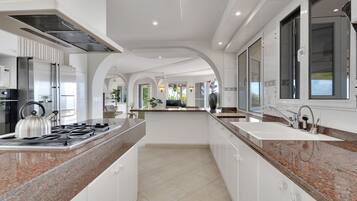 Mikrobølgeovn, ovn og oppvaskmaskin