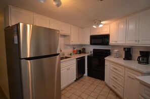 Microwave, oven, stovetop, dishwasher - Aquarius 701 (South Padre Island)