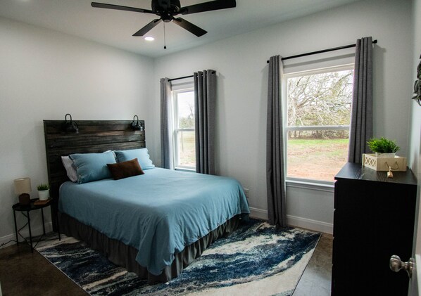 2 bedrooms, iron/ironing board, free WiFi, bed sheets