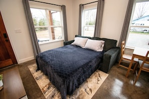 2 slaapkamers, een strijkplank/strijkijzer, gratis wifi, beddengoed
