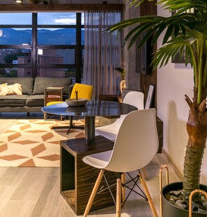 Estudio, 1 cama matrimonial | Sábanas de algodón egipcio, ropa de cama de alta calidad y edredón 