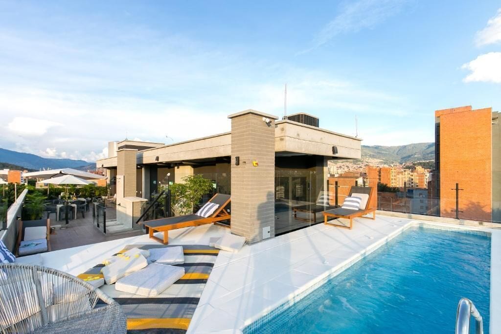 Hồ bơi ngoài trời 