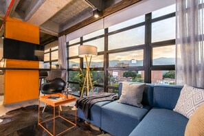 樓中樓客房, 1 張標準雙人床 | 埃及棉床單、高級寢具、羽絨被、Select Comfort 床墊