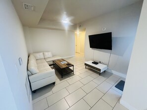 Living area - Beautiful Hidden Gem 2bedroom/2Bathroom in the Heart of Brickell. (Miami)