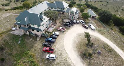 Mansion in Meridian, TX - Great central location for vacation in Bosque County