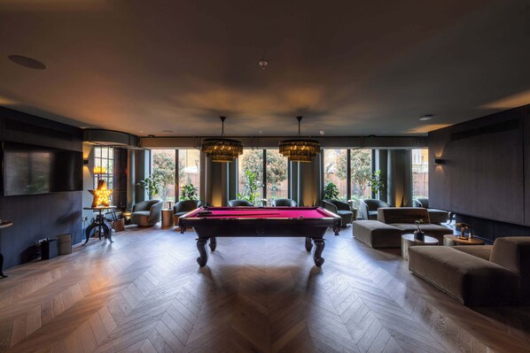 Games room - Urban Oasis - Studio with Gym, Cinema, Gardens (London)