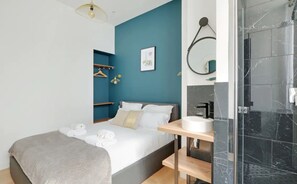 3 bedrooms, iron/ironing board, WiFi, bed sheets - A Somptuous 3BR/3BA in Montmartre / Sacré Coeur (Paris)