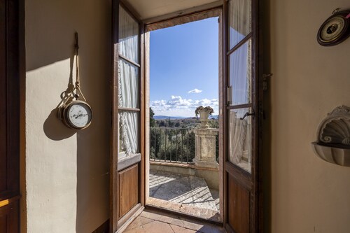 CASTELLO DI SOVICILLE- RESIDENZA D'EPOCA