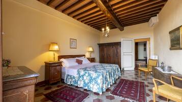 Panoramic Room | 1 bedroom, premium bedding, down duvets, iron/ironing board