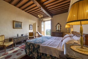 Panoramic Room | Premium bedding, down comforters, iron/ironing board, free WiFi - CASTELLO DI SOVICILLE- RESIDENZA D'EPOCA (Sovicille)