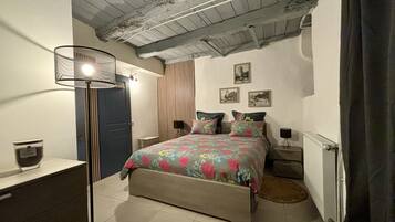 2 slaapkamers, een strijkplank/strijkijzer, gratis wifi, beddengoed