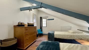 2 bedrooms, iron/ironing board, free WiFi, bed sheets