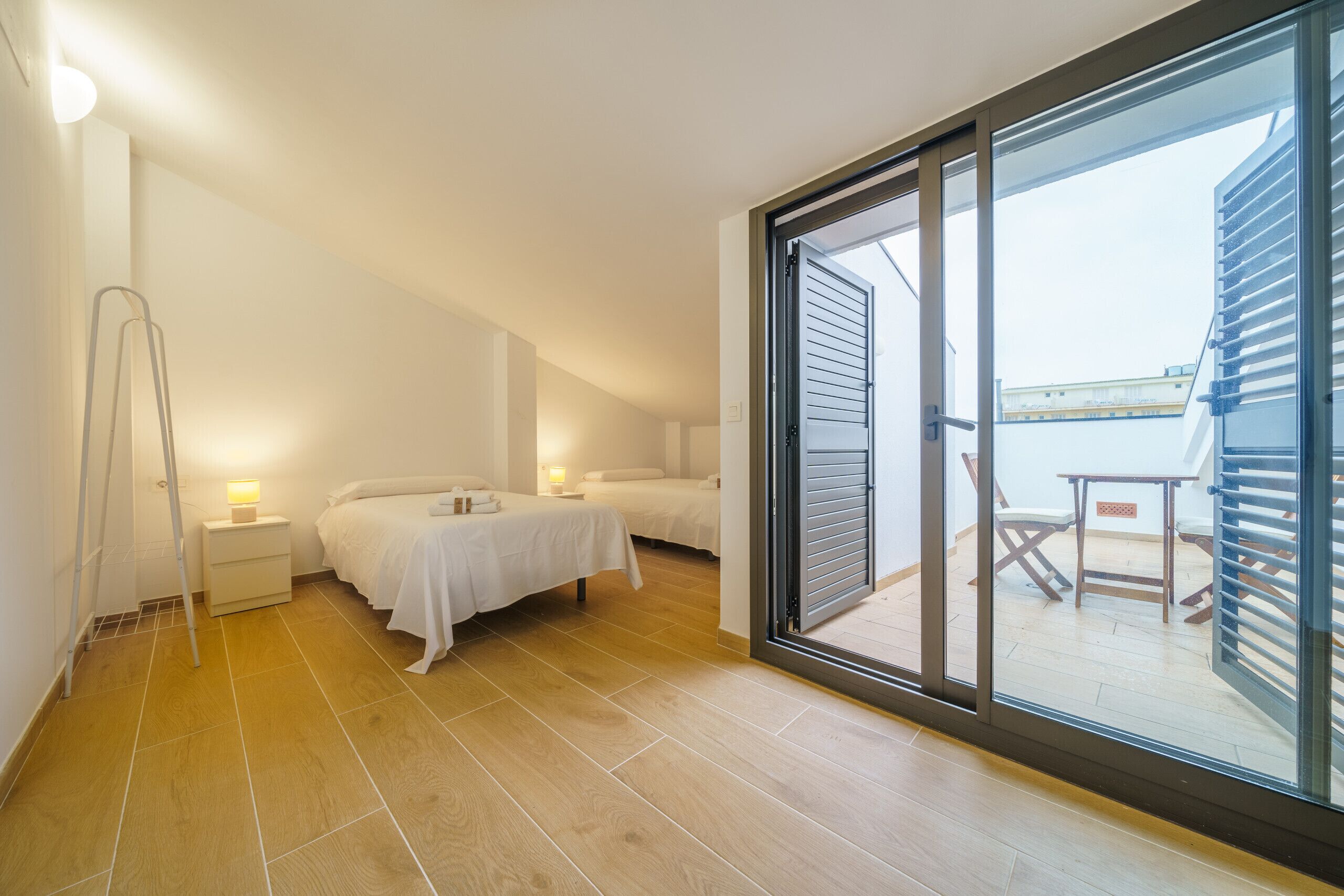 3 slaapkamers, een strijkplank/strijkijzer, gratis wifi, beddengoed