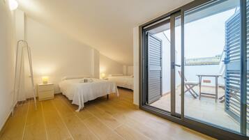 3 slaapkamers, een strijkplank/strijkijzer, gratis wifi, beddengoed