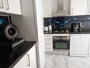 Private kitchen - Superb 2BR & 2BA with Seaview in the heart of Tangier (Tangier)