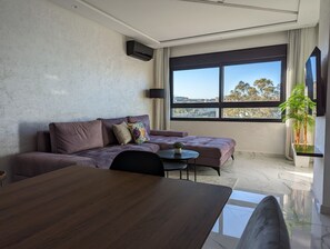 Smart TV - Superb 2BR & 2BA with Seaview in the heart of Tangier (Tangier)