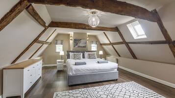 9 bedrooms, iron/ironing board, travel cot, free WiFi