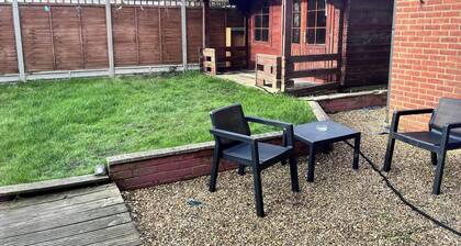 House - Sleeps 8 - Hot tub - Parking - Garden