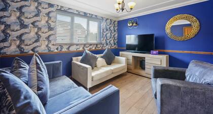 House - Sleeps 8 - Hot tub - Parking - Garden