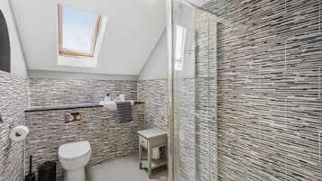 House | Bathroom | Shower, deep-soaking bathtub, hair dryer, towels