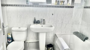 Unclassified image, 2 of 10, button - Canterbury Charm, Spacious 4 Bed House (Canterbury)
