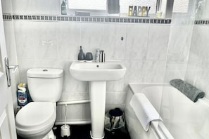 Combined shower/tub, deep soaking tub, free toiletries, hair dryer
