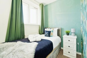 House | 3 bedrooms, desk, iron/ironing board, free wired internet