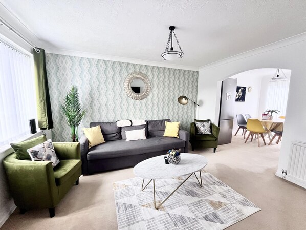 House | Living area | Flat-screen TV