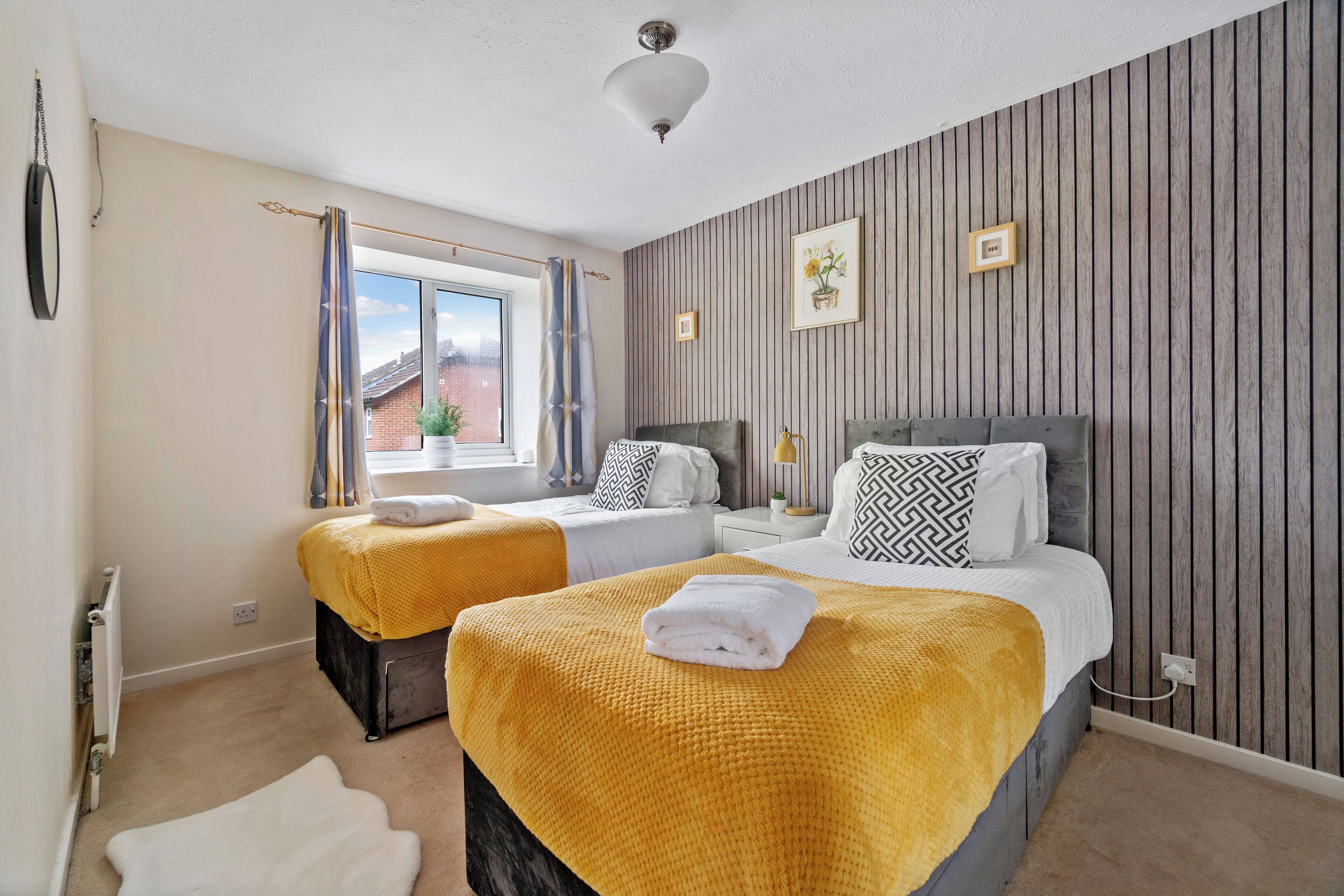 House | 3 bedrooms, desk, soundproofing, iron/ironing board