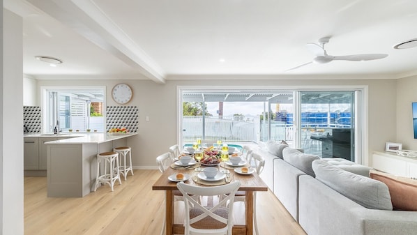Dining - Ash Haven, 19 Ash St - views, pool, air con, boat parking, Wi-Fi (Soldiers Point)