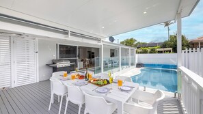 Outdoor dining - Ash Haven, 19 Ash St - views, pool, air con, boat parking, Wi-Fi (Soldiers Point)