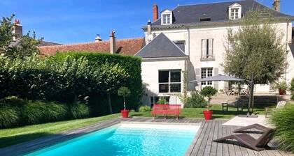 Large house with swimming pool on the banks of the Cher