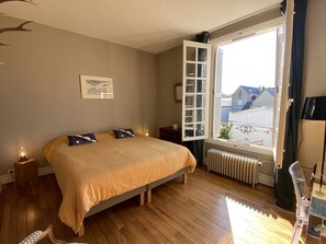 4 bedrooms, iron/ironing board, free WiFi, bed sheets - Large house with swimming pool on the banks of the Cher (Saint-Avertin)