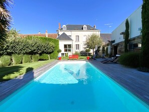 Piscina all'aperto, una piscina riscaldata
