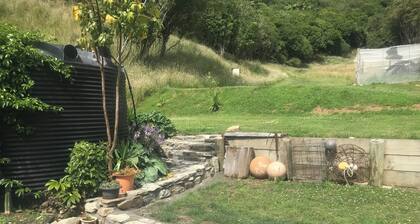 Modern 3 bedroom bach in Kenepuru Sound