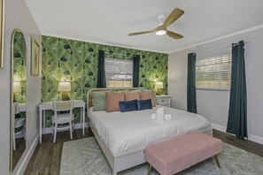 4 Schlafzimmer, Schreibtisch, Bügeleisen/Bügelbrett, Reisekinderbett