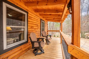 Terrace/patio - Gettin Cozy - Peaceful Mountain Escape for Couples - Hot Tub, Pet Friendly (Sevierville)