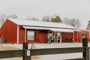 Exterior - 5 min. from Grenada Lake! 3 bed room/ Outside pavilion / Family size/ fire pit (Grenada)