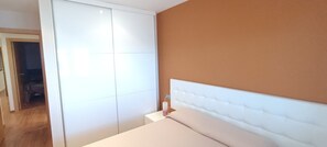 1 Schlafzimmer, Bügeleisen/Bügelbrett