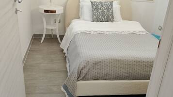 2 bedrooms, desk, iron/ironing board, WiFi