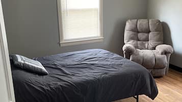 3 bedrooms, iron/ironing board, WiFi, bed sheets