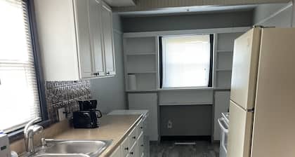 Charming 3-bedroom house in very quiet neighborhood with AC and WiFi.