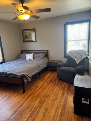 3 quartos, ferros/tábuas de passar roupa, Wi-Fi, roupa de cama