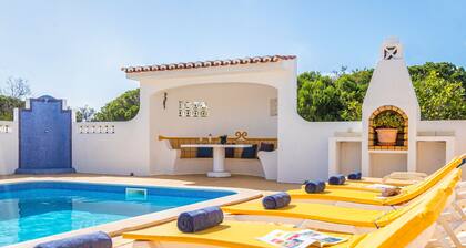 Charming villa w/ outdoor BBQ, Carvoeiro