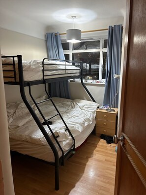 2 Schlafzimmer, Bügeleisen/Bügelbrett, Internetzugang, Bettwäsche