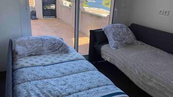 2 chambres, fer et planche à repasser, Wi-Fi gratuit, draps fournis