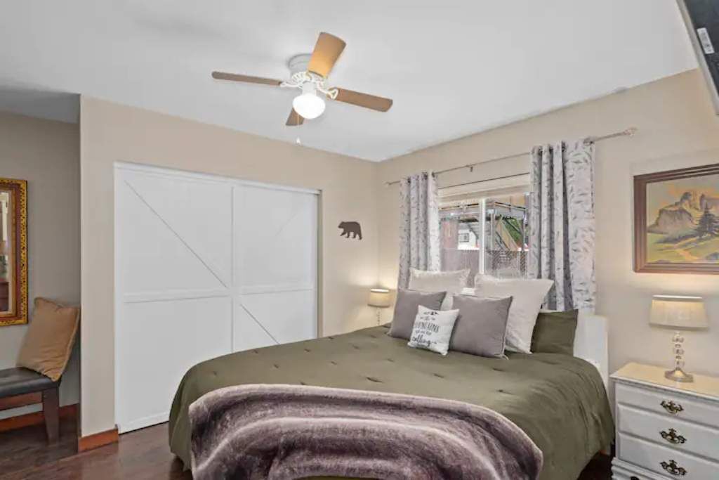 2 bedrooms, iron/ironing board, travel crib, free WiFi